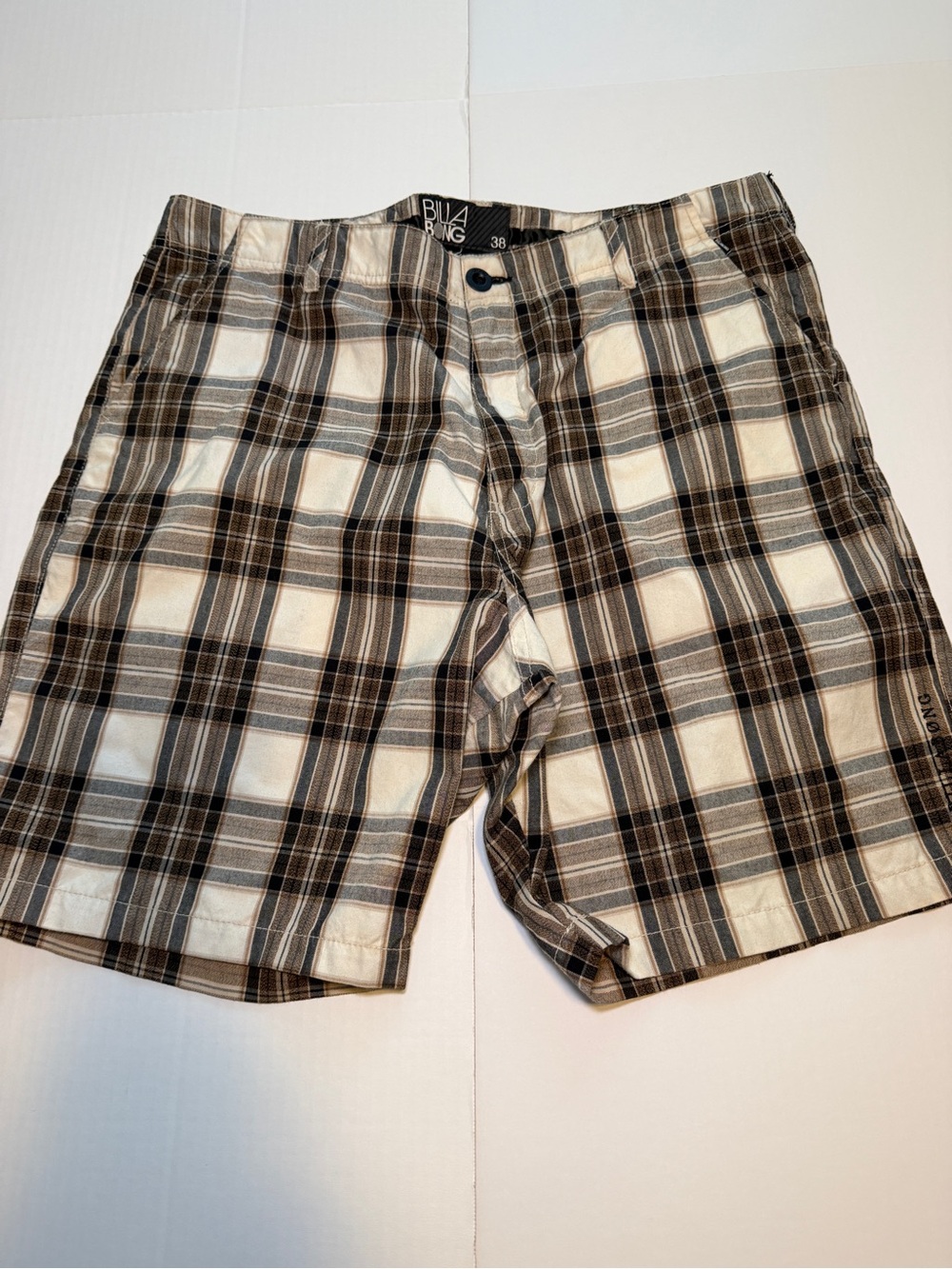 Billabong Plaid Flat Front Men’s Shorts in Brown and Cream